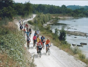 La "Bicitanaro" del 2005 lungo la "Ciclovia del Mare" La "Bicitanaro" del 2005 lungo la "Ciclovia del Mare"